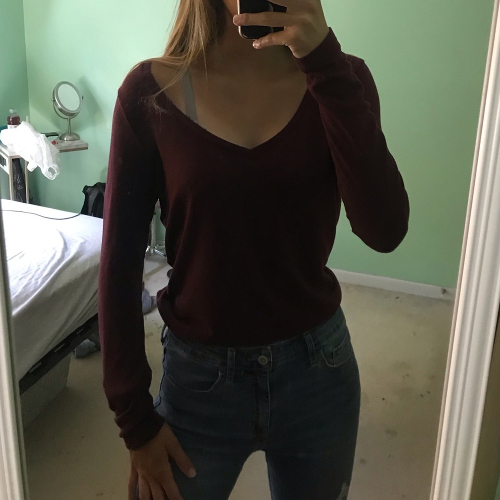 American Eagle maroon long sleeve